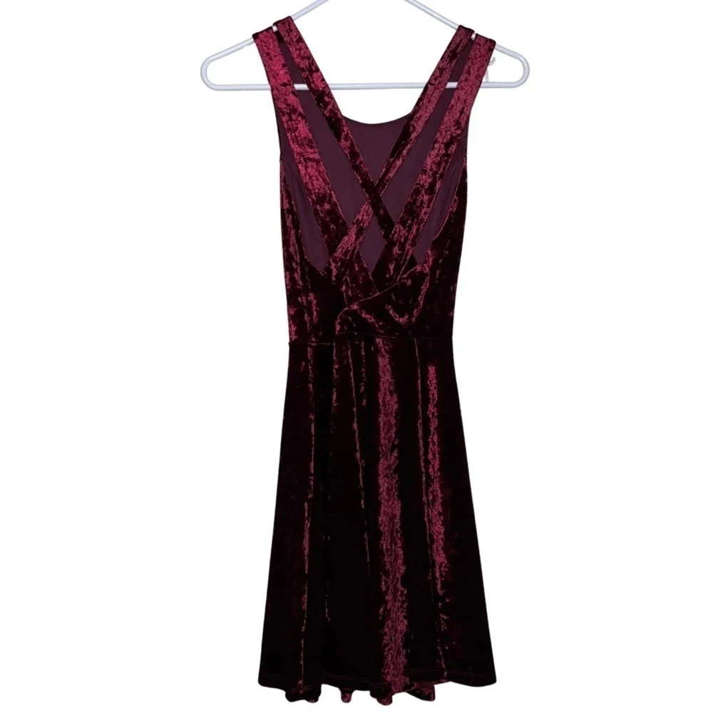 Altar’d State Hennepin Velvet Dress in Wine Tasting Size Small NWT